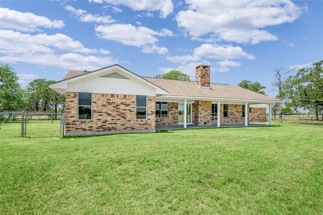 5131 N Us Highway 77, Home with 4 bedrooms, 3 bathrooms and 4 parking in Warda TX | Image 25