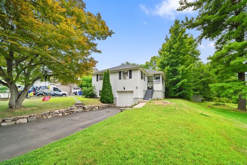 63 Crocker Ave, West Hartford, CT, 06110-1002 | Card Image