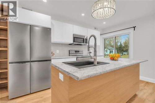 2-22 Ash St, Kitchener, ON, N2H6H8 | Card Image