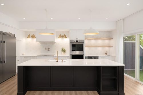 4-4583 Wilkinson Rd, Victoria, BC, V8Z5C3 | Card Image