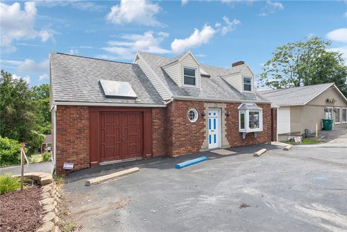 7814 State Route 30, North Huntingdon, PA, 15642-2725 | Card Image