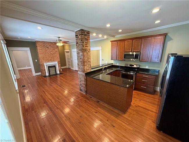 APT-3 - 235 W End Blvd, Home with 1 bedrooms, 1 bathrooms and null parking in Winston Salem NC | Image 5