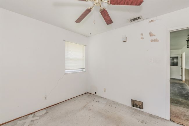 Unfurnished room with a ceiling fan and concrete floors | Image 24