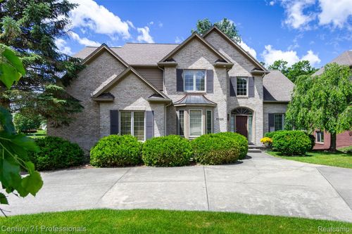 8225 Brookstone Ln, Clarkston, MI, 48348-4475 | Card Image