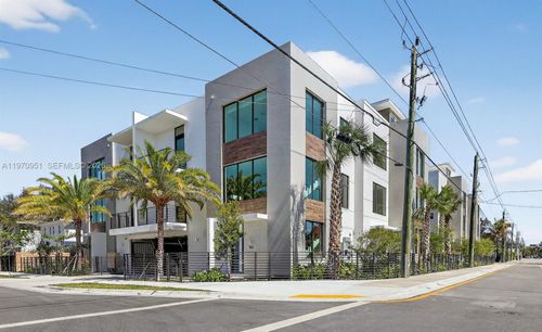 529 Ne 61st St, Miami, FL, 33137-2247 | Card Image