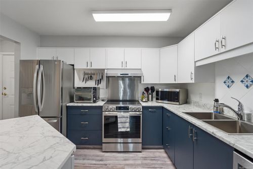 102-3931 Shelbourne St, Saanich, BC, V8P4H9 | Card Image
