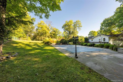 36 Julie Dr, Hopewell Junction, NY, 12533-5064 | Card Image