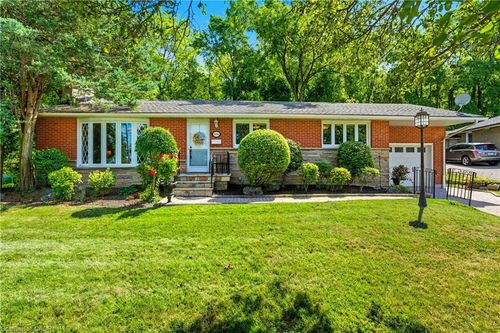894 Bishop Pl, Ancaster, ON, L9G3E5 | Card Image