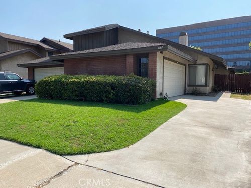 835 S Park Vine, Orange, CA, 92868 | Card Image