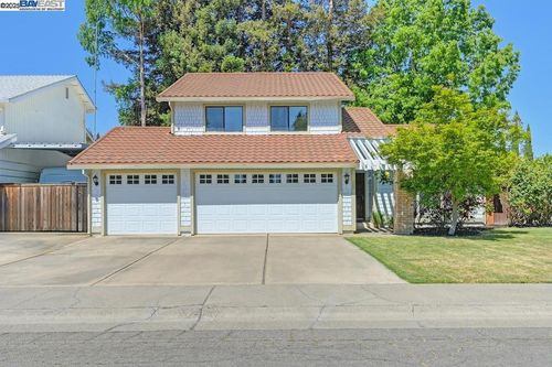 35 Pebble River Cir, Sacramento, CA, 95831-2954 | Card Image