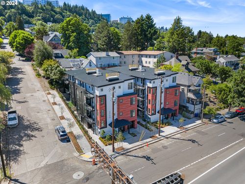 3727 S Hood Ave, Portland, OR, 97239-4335 | Card Image