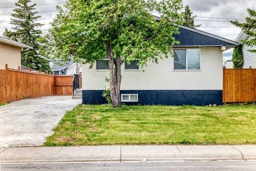 611 Penbrooke Rd Se, Calgary, AB, T2A3S9 | Card Image