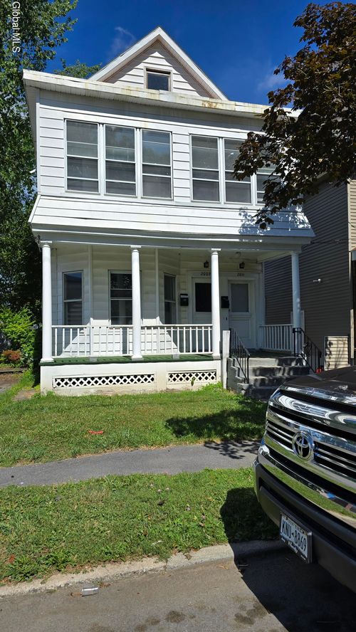 2009 Avenue B, Schenectady, NY, 12308-1207 | Card Image