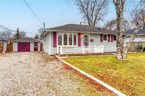 704 Houser St, Point Edward, ON, N7V1A9 | Card Image