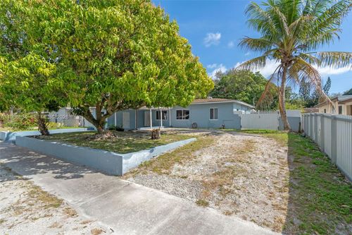 15021 Ne 11th Ave, North Miami, FL, 33161-2417 | Card Image
