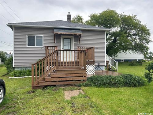 102 4th St E, Carnduff, SK, S0C2H0 | Card Image