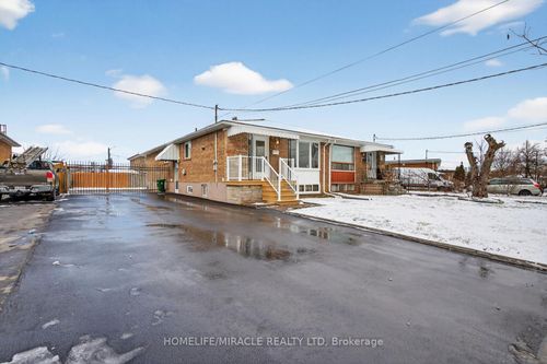 18 Rubydale Gdns, North York, ON, M9L1B9 | Card Image