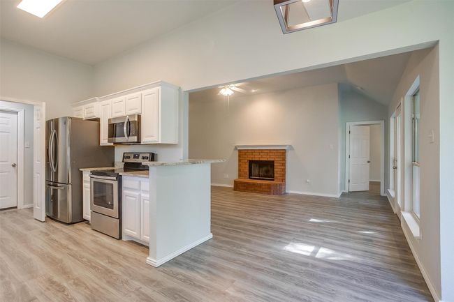 692 High Crest Dr, House other with 3 bedrooms, 2 bathrooms and null parking in Azle TX | Image 16