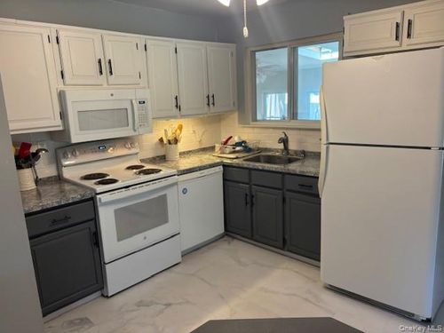 72 Propose Rd, Shirley, NY, 11967-3314 | Card Image