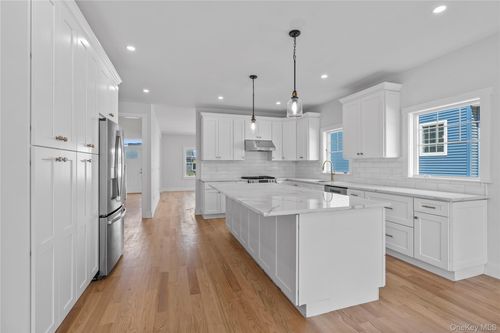 561 King St, Port Chester, NY, 10573-2324 | Card Image