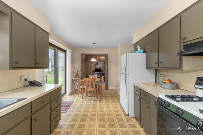Kitche/dining area | Image 9