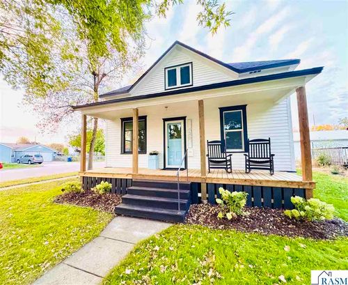 420 Walnut St Sw, Sleepy Eye, MN, 56085-1145 | Card Image