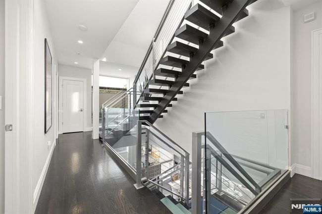 12 Hooks Ln, Condo with 4 bedrooms, 4 bathrooms and null parking in Edgewater NJ | Image 26