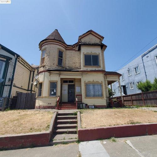 1737 13th Ave, Oakland, CA, 94606-3910 | Card Image