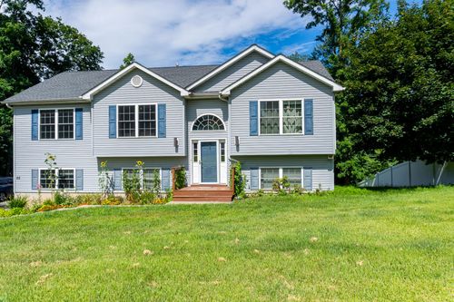 25 Red Schoolhouse Rd, Fishkill, NY, 12524-2842 | Card Image