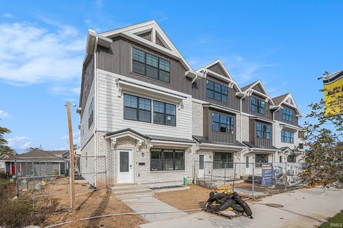 715 N Saint Peter St, South Bend, IN, 46617-1933 | Card Image