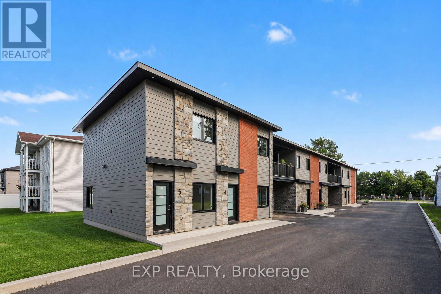 Residential Lease in Russell