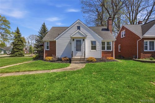 137 Columbia Pkwy, West Seneca, NY, 14224-1867 | Card Image
