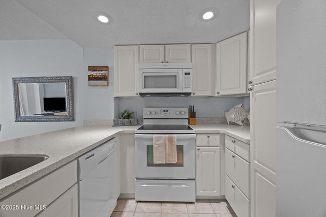 UNIT-3302 - 2000 New River Inlet Rd, Condo with 2 bedrooms, 2 bathrooms and null parking in N Topsail Beach NC | Image 9