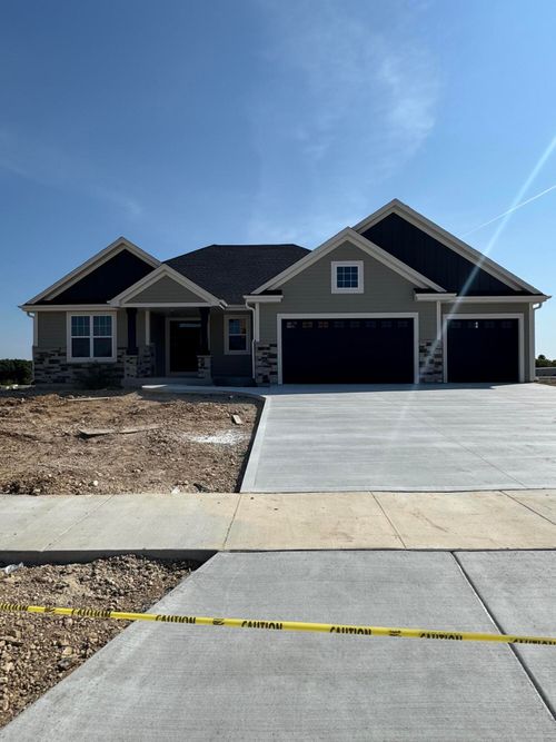 456 Sandstone St, Slinger, WI, 53086 | Card Image