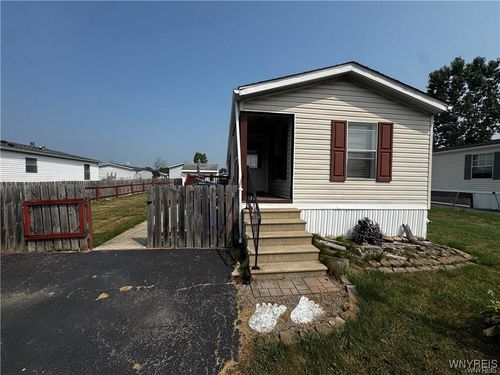 1352 Fernwood Dr, Lockport, NY, 14094-7166 | Card Image