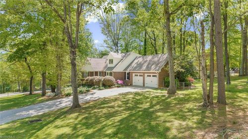 6946 August Dr, Clemmons, NC, 27012-9219 | Card Image