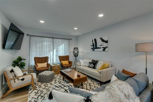 2000 Springview Dr, Las Vegas, NV, 89146-3028 | Card Image
