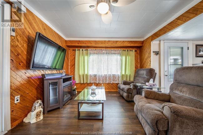 5 Elm Crt, Home with 2 bedrooms, 1 bathrooms and null parking in Mcgregor ON | Image 12