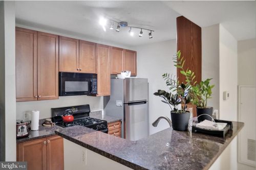 402-851 N Glebe Rd, ARLINGTON, VA, 22203-4150 | Card Image
