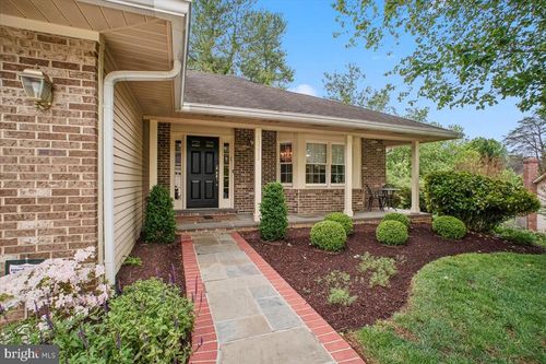 10033 Glencroft Ct, VIENNA, VA, 22181-5353 | Card Image