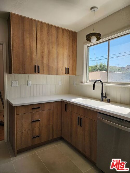 339 N Gardner St, Los Angeles, CA, 90036-5706 | Card Image
