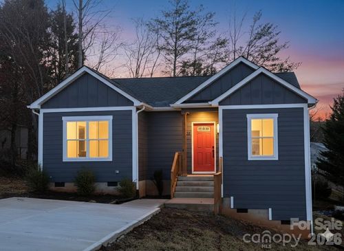 1225 39th Street Cir Sw, Hickory, NC, 28602-4549 | Card Image