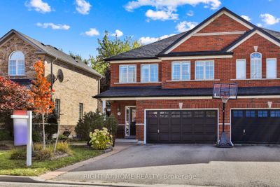 58 Starr Cres, Home with 4 bedrooms, 3 bathrooms and 6 parking in Aurora ON | Image 1