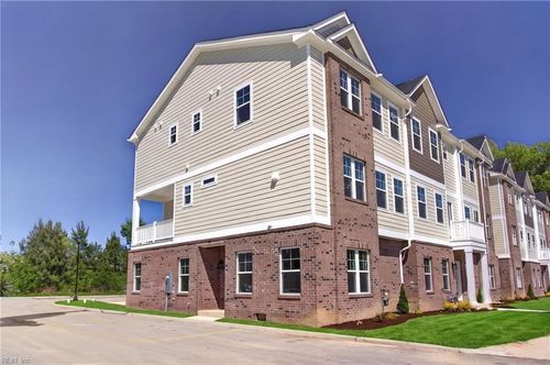 611 Commonwealth Dr, Yorktown, VA, 23693-5652 | Card Image