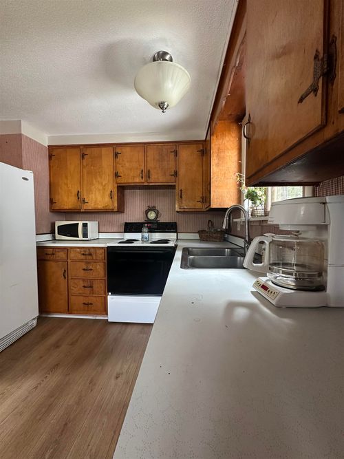 36 Kennedy Dr, Keene, NH, 03431-4818 | Card Image