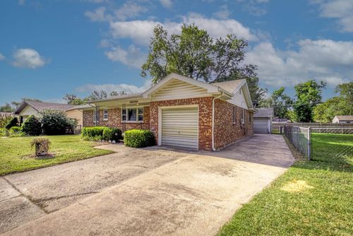 239 Greenway Rd, Arkansas City, KS, 67005-3812 | Card Image