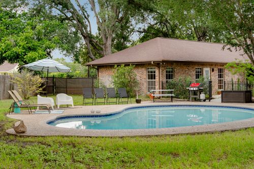 400 Hackberry St, Lockhart, TX, 78644-3045 | Card Image