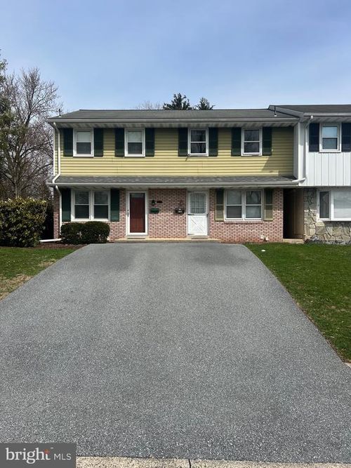 639 N Lime St, ELIZABETHTOWN, PA, 17022-1424 | Card Image