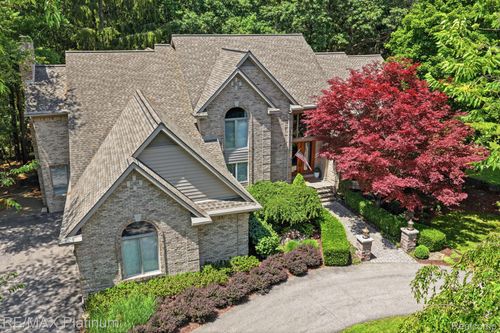 5458 Lake Ridge Dr, Brighton, MI, 48116-7736 | Card Image