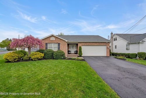 11 Gilroy St, Peckville, PA, 18452-2111 | Card Image